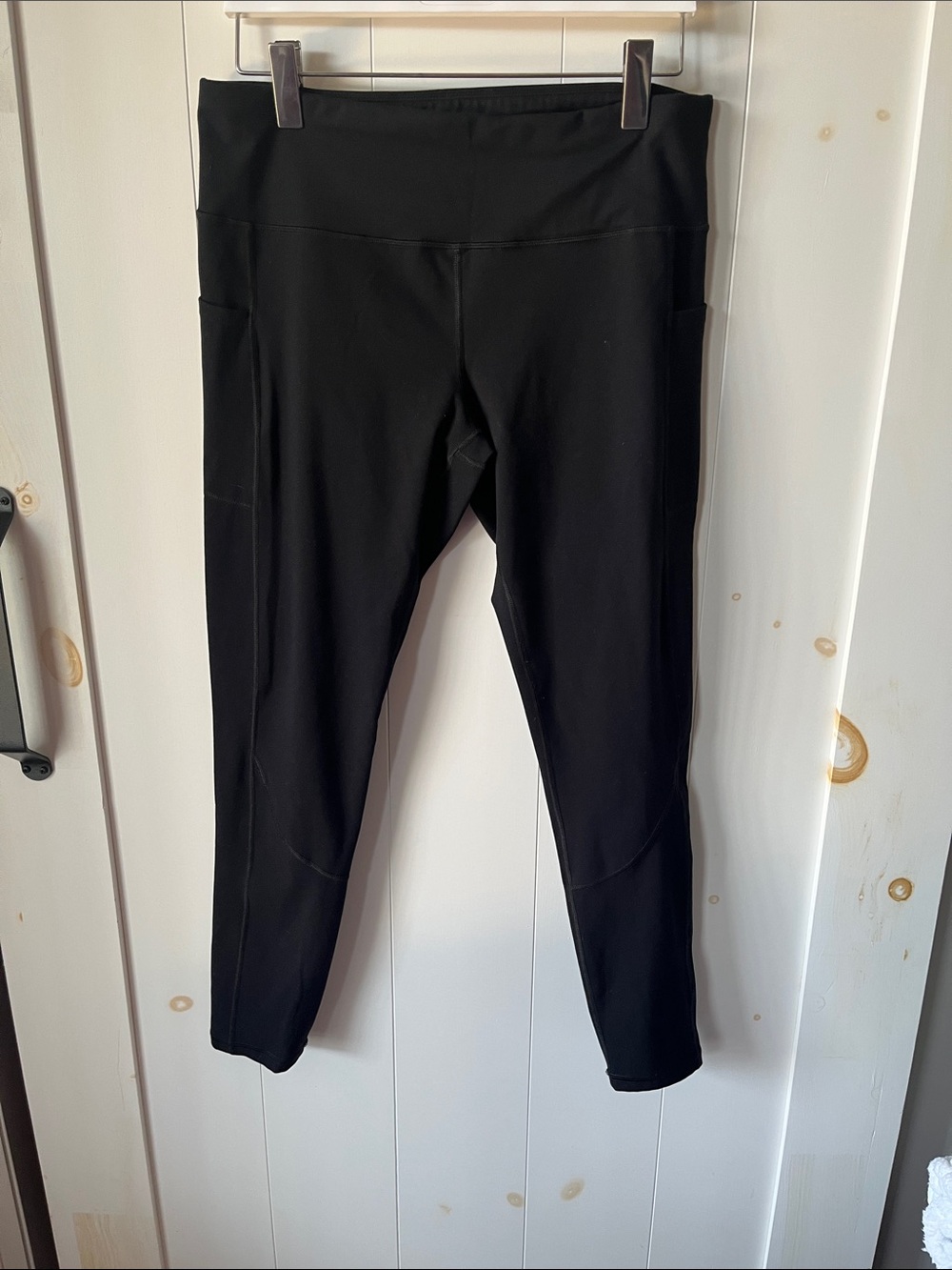 High-Waist Black Leggings with Side Pockets - Women